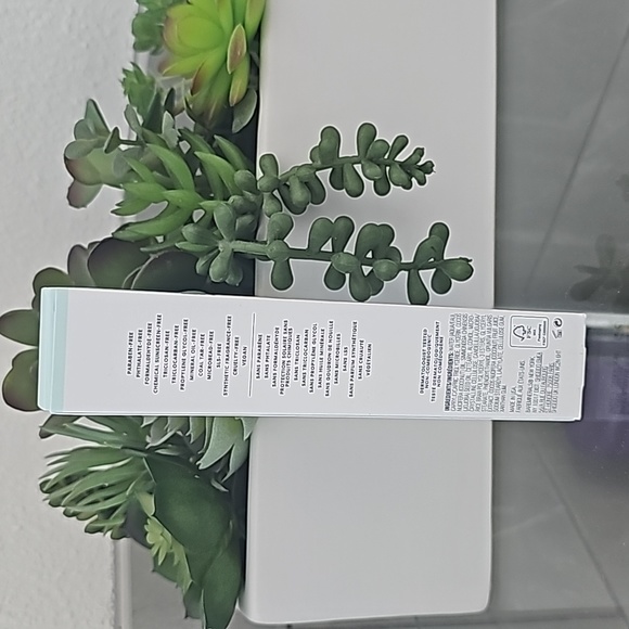 Bareminerals Pureness Soothing Light Moisturizer - Picture 2 of 3